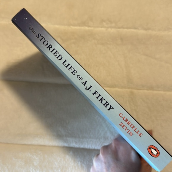 🧚‍♀️2/$12🧚‍♀️ the storied life of A.J.Fikry - Picture 3 of 5